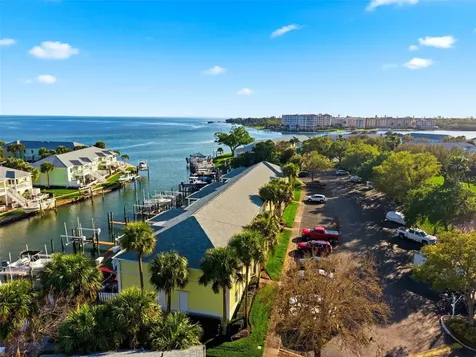 5174 Beach Drive SE St Petersburg FL 33705