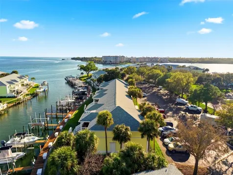 5174 Beach Drive SE St Petersburg FL 33705