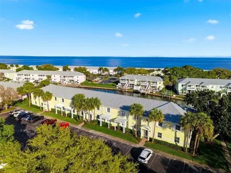 5174 Beach Drive SE St Petersburg FL 33705