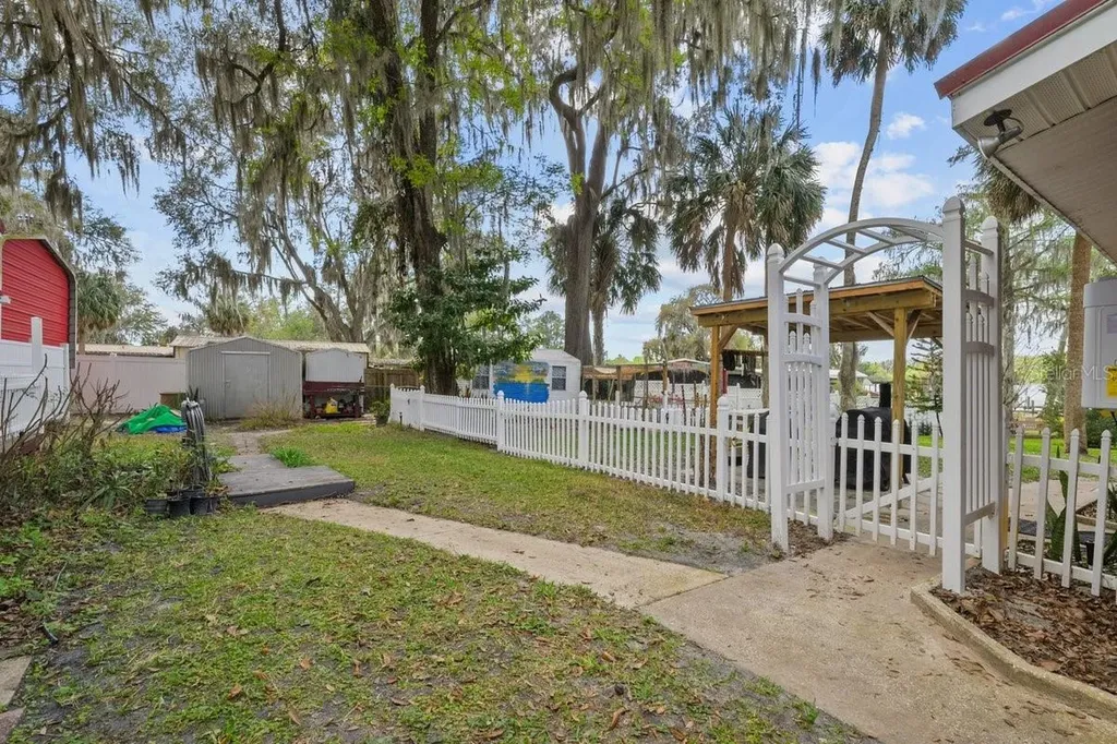 101 Orange Street Satsuma FL 32189