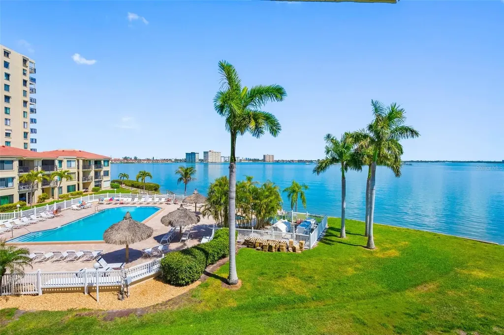 6372 Palma Del Mar Boulevard S St Petersburg FL 33715