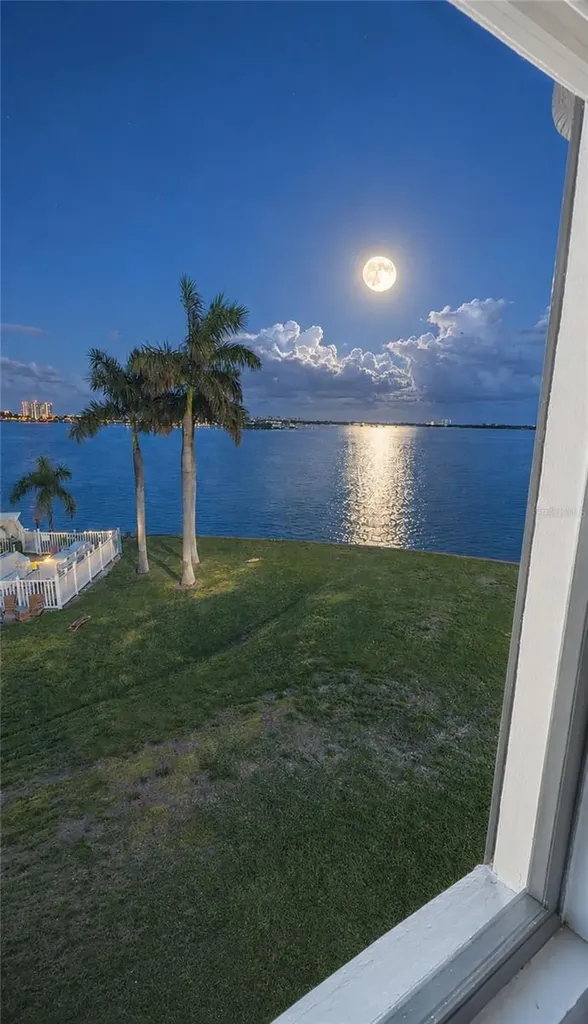 6372 Palma Del Mar Boulevard S St Petersburg FL 33715