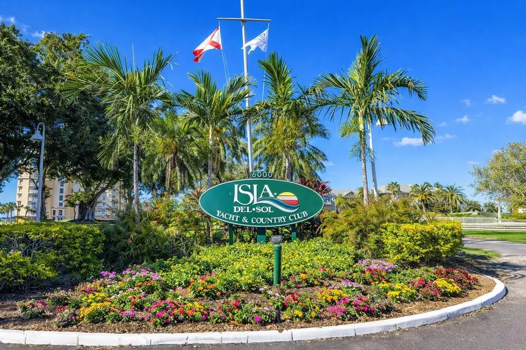 6372 Palma Del Mar Boulevard S St Petersburg FL 33715