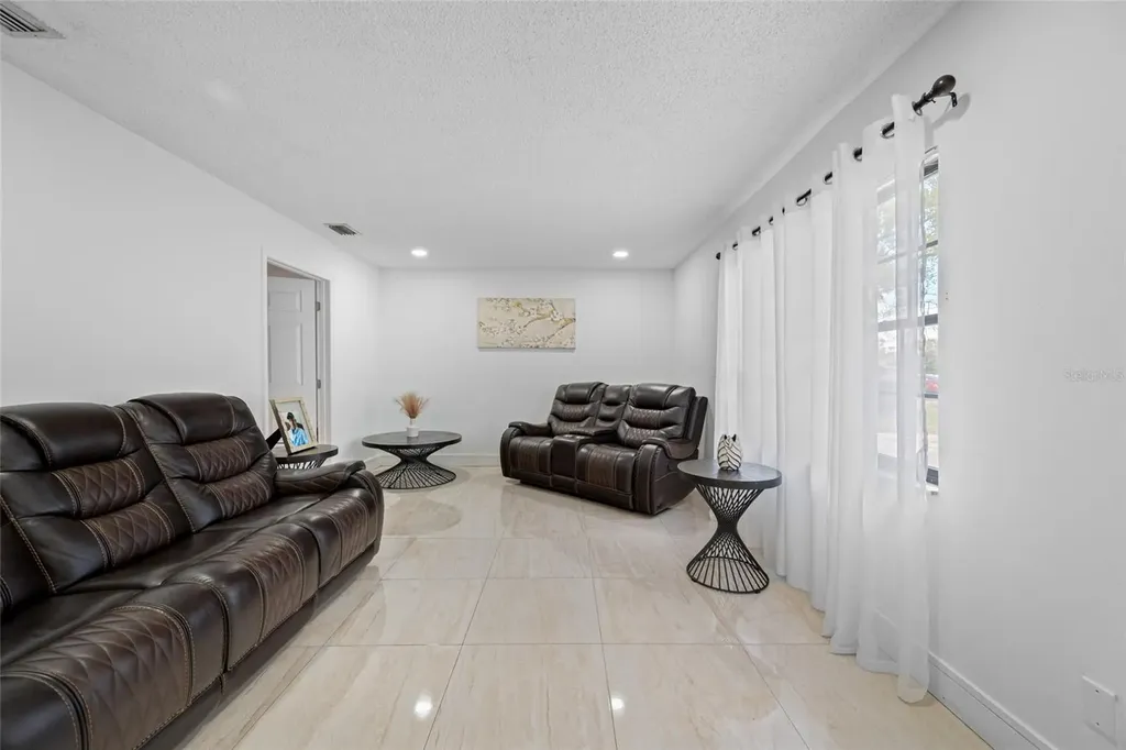 2814 W Powhatan Avenue Tampa FL 33614
