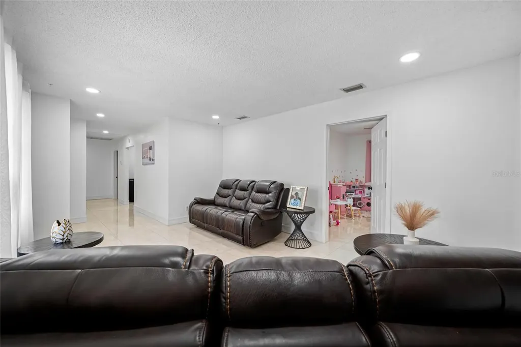 2814 W Powhatan Avenue Tampa FL 33614