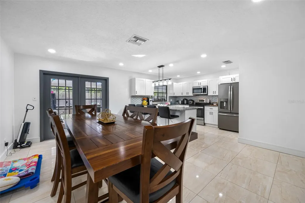 2814 W Powhatan Avenue Tampa FL 33614