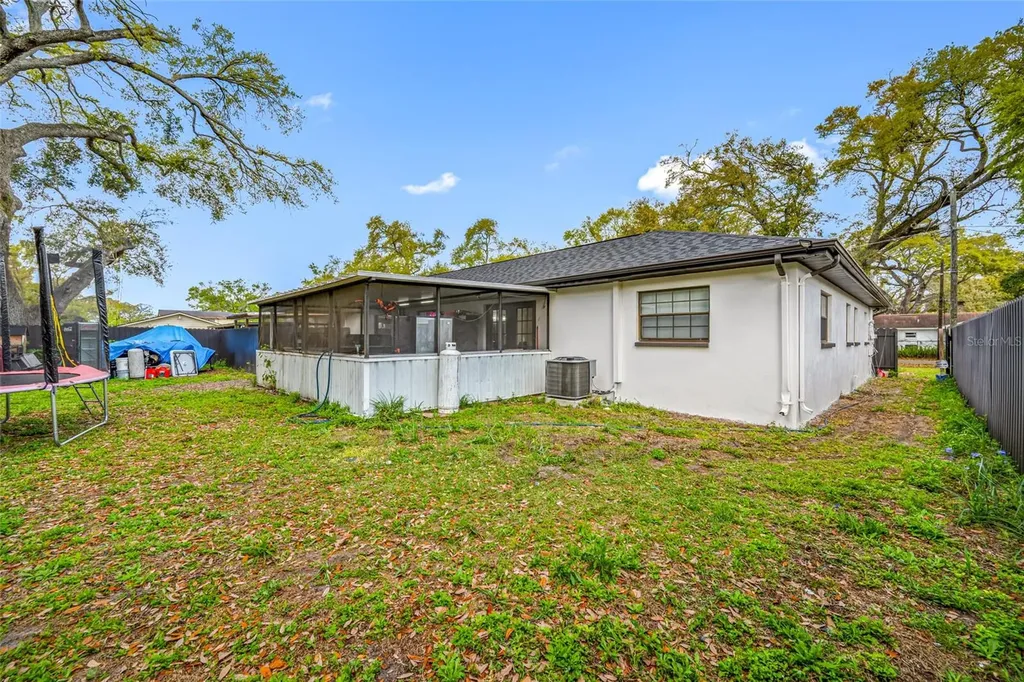 2814 W Powhatan Avenue Tampa FL 33614