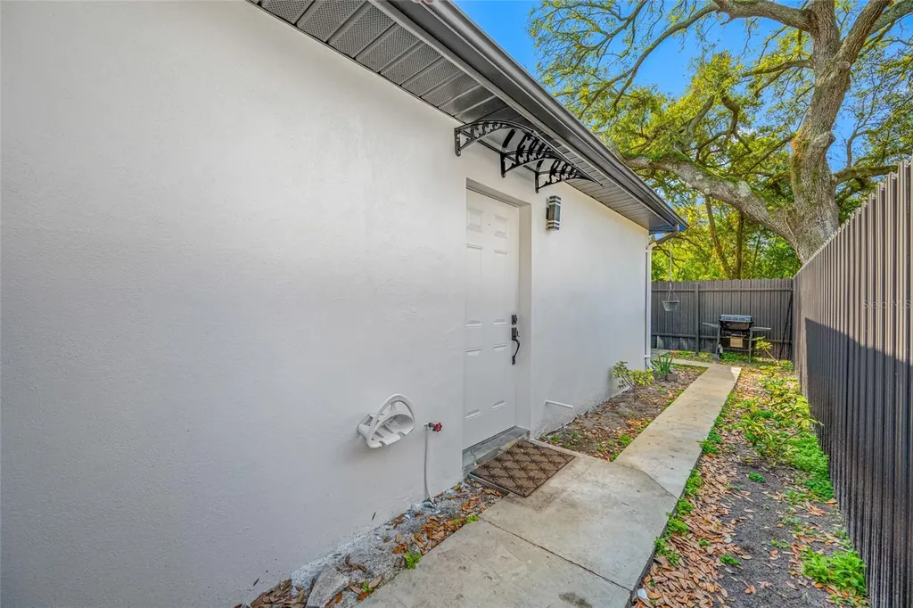 2814 W Powhatan Avenue Tampa FL 33614