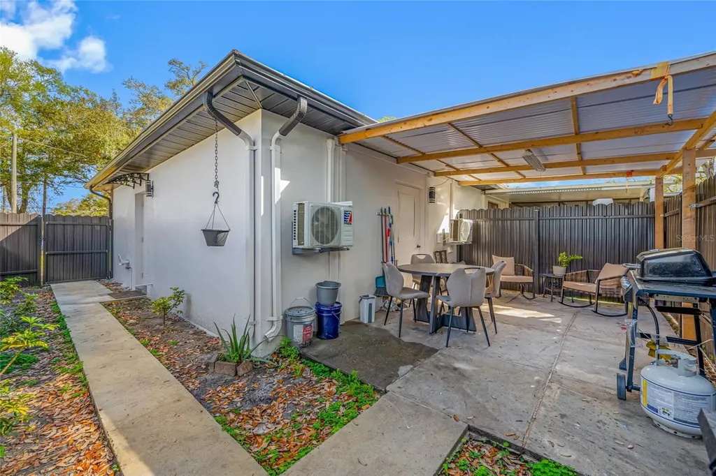 2814 W Powhatan Avenue Tampa FL 33614