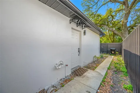 2814 W Powhatan Avenue Tampa FL 33614