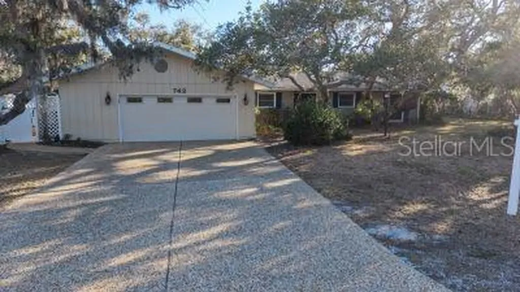 742 Edgemere Siesta Key FL 34242