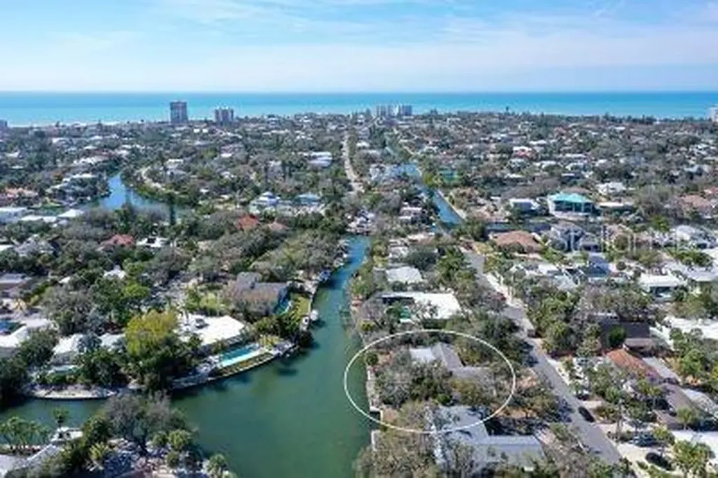 742 Edgemere Siesta Key FL 34242