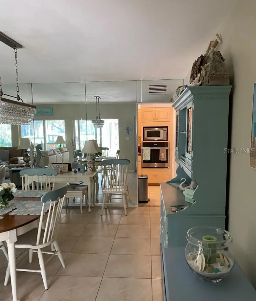 742 Edgemere Siesta Key FL 34242