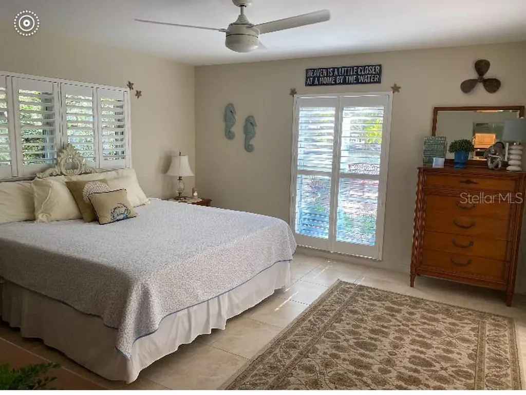 742 Edgemere Siesta Key FL 34242
