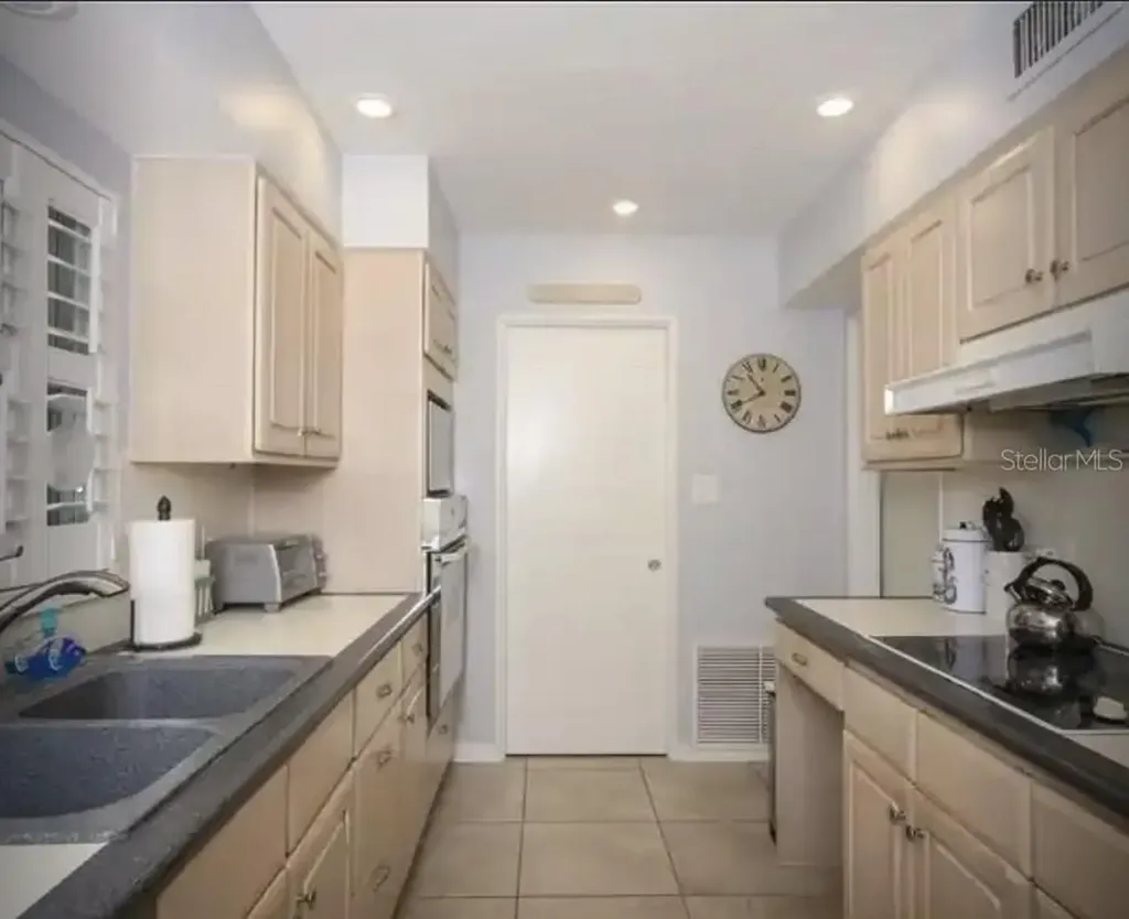 742 Edgemere Siesta Key FL 34242