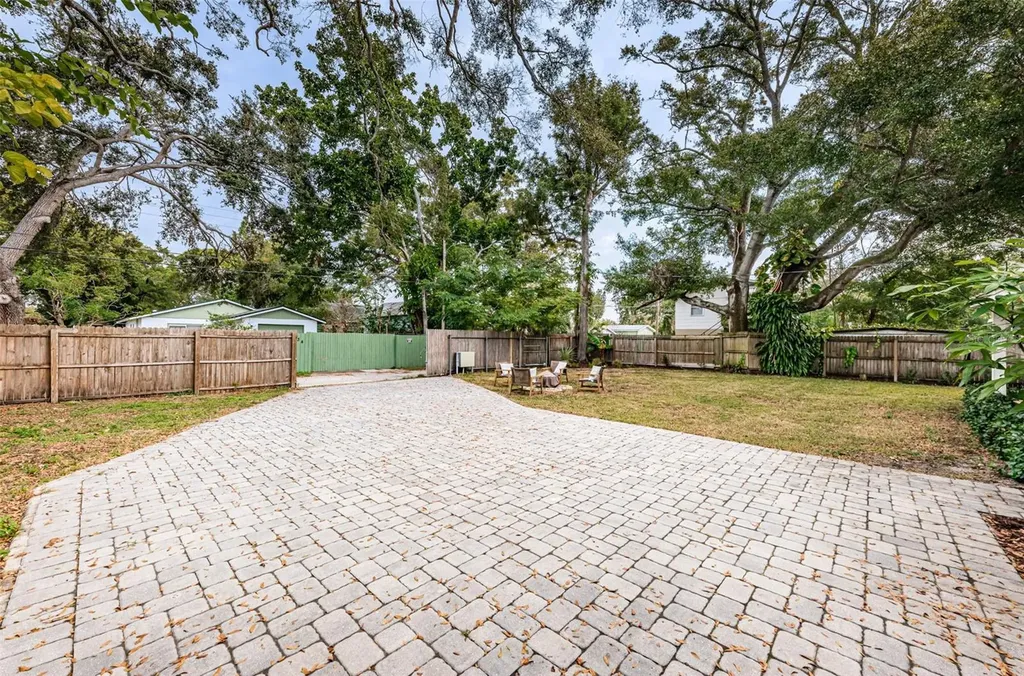 1735 23rd Avenue N St Petersburg FL 33713