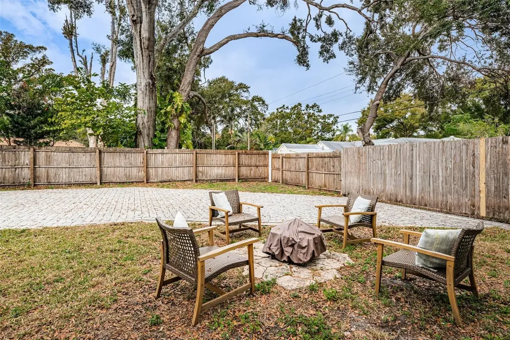 1735 23rd Avenue N St Petersburg FL 33713