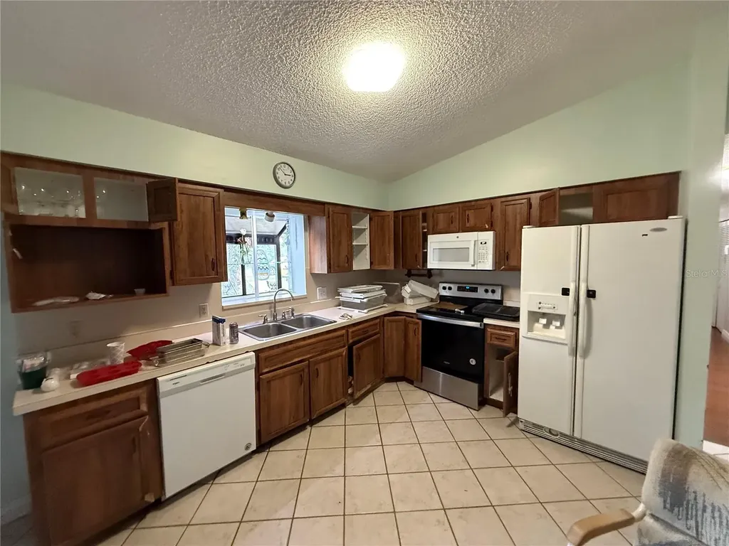 39106 Grays Airport Road Lady Lake FL 32159