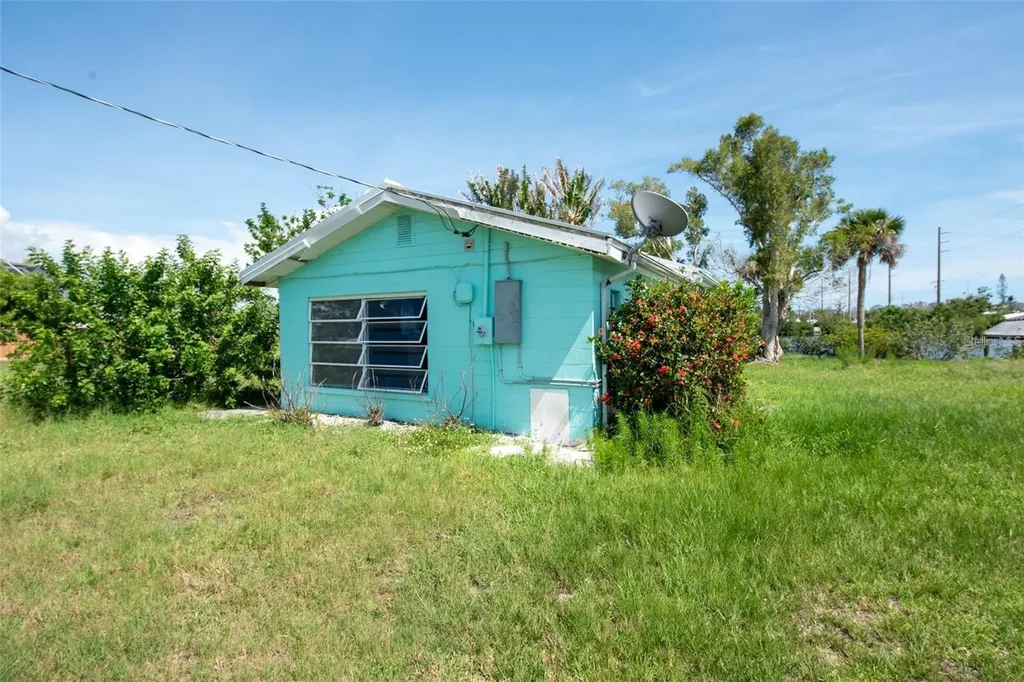 1695 Manor Road Englewood FL 34223
