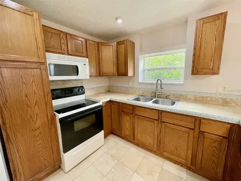 2890 Avalona Drive Sanford FL 32773