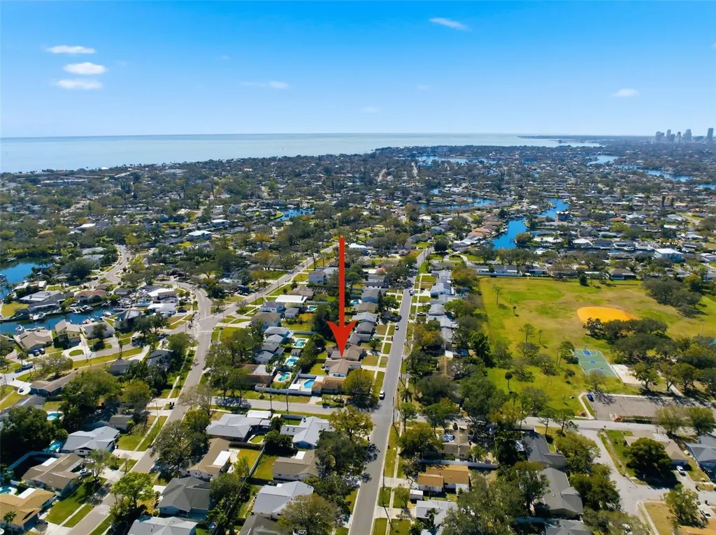 5519 Denver Street NE St Petersburg FL 33703