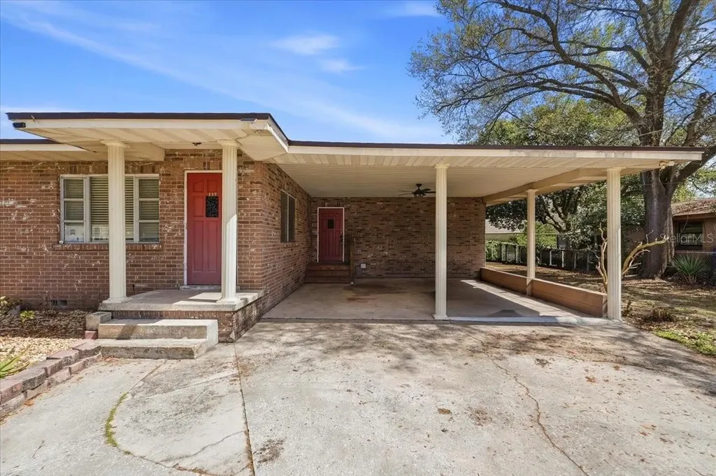 137 Highland Avenue Auburndale FL 33823