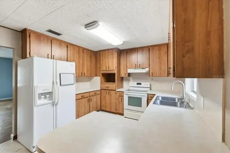 137 Highland Avenue Auburndale FL 33823