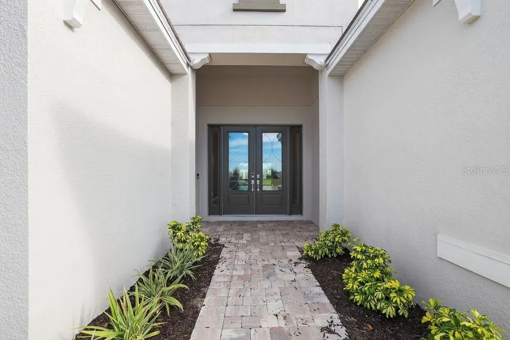 15246 Contenta Loop Bradenton FL 34211