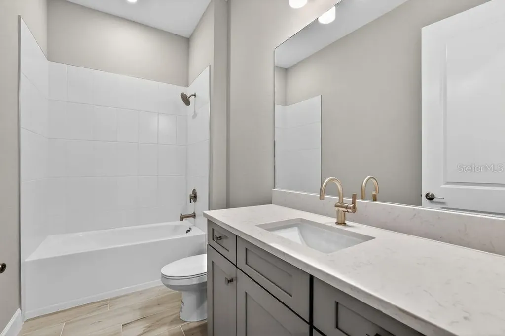 15246 Contenta Loop Bradenton FL 34211