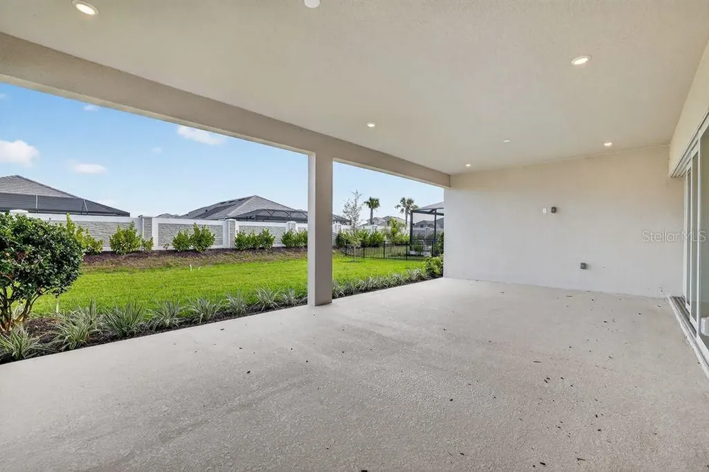 15246 Contenta Loop Bradenton FL 34211