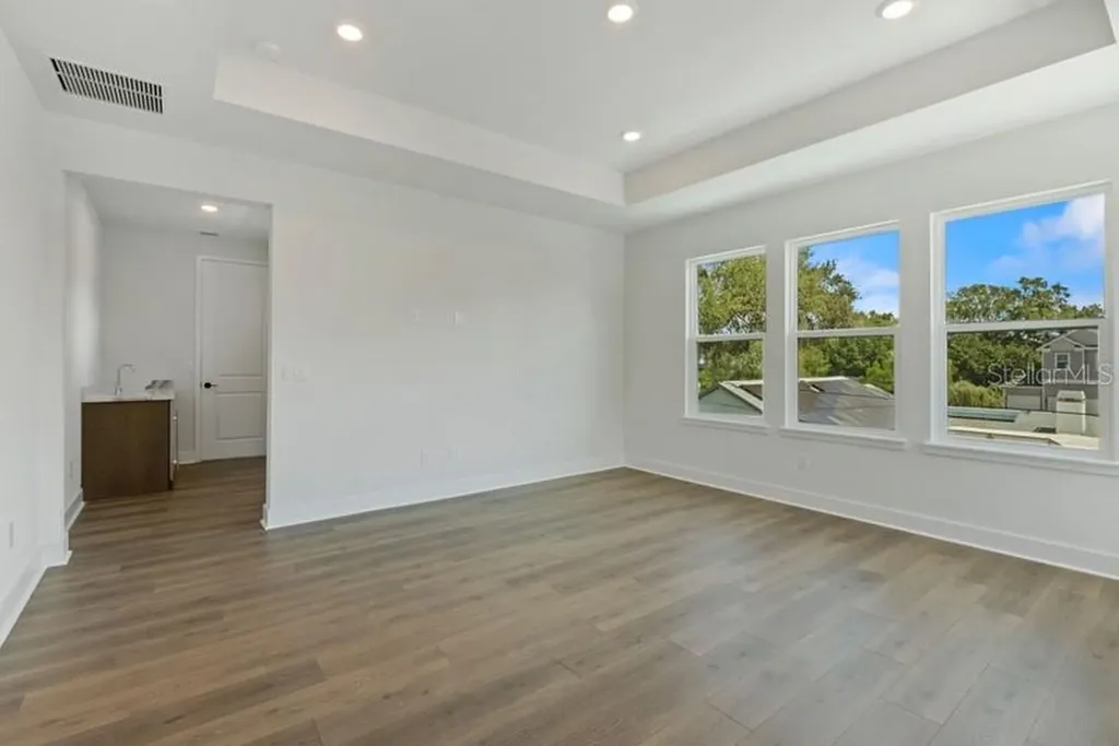 3601 E Tampa Circle Tampa FL 33629