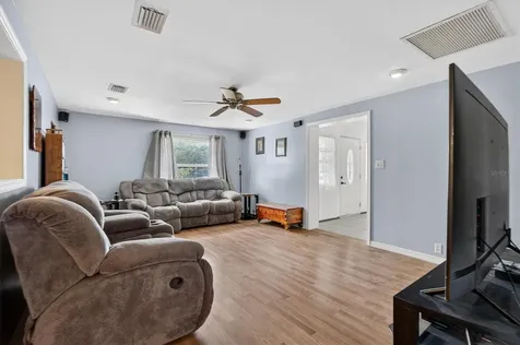 1109 E 8th Avenue Mount Dora FL 32757