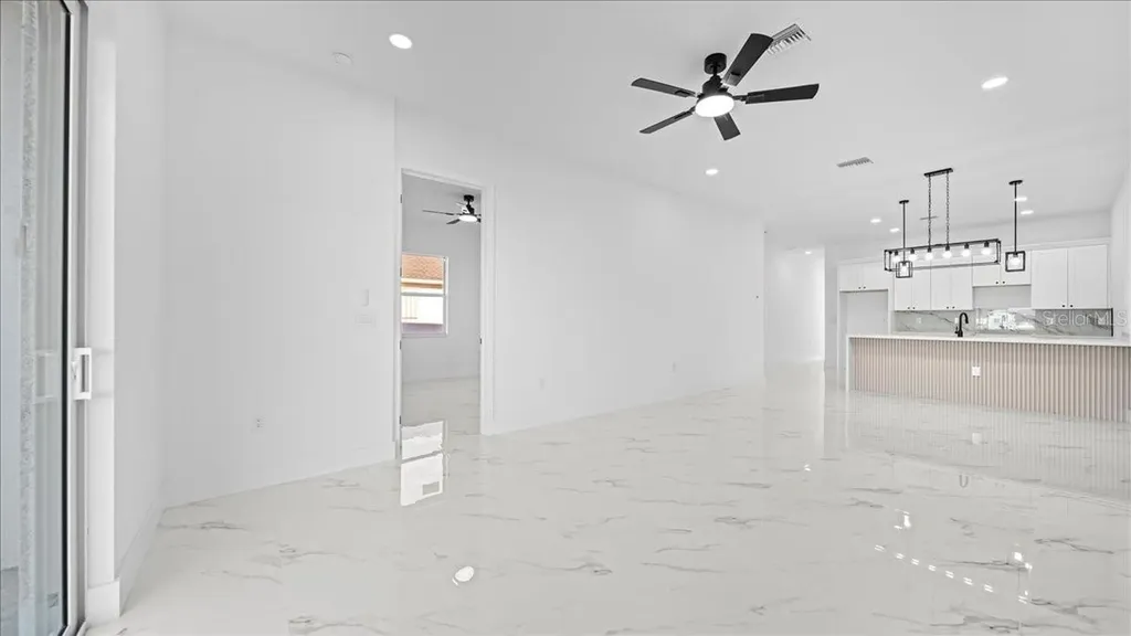 913/915 NE 15th Lane Cape Coral FL 33909