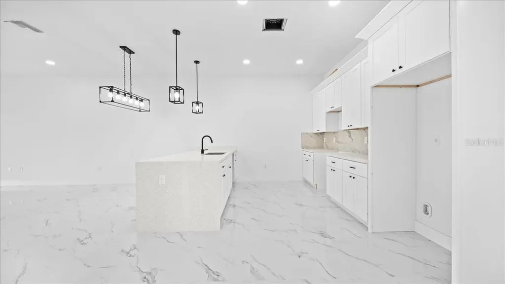 913/915 NE 15th Lane Cape Coral FL 33909