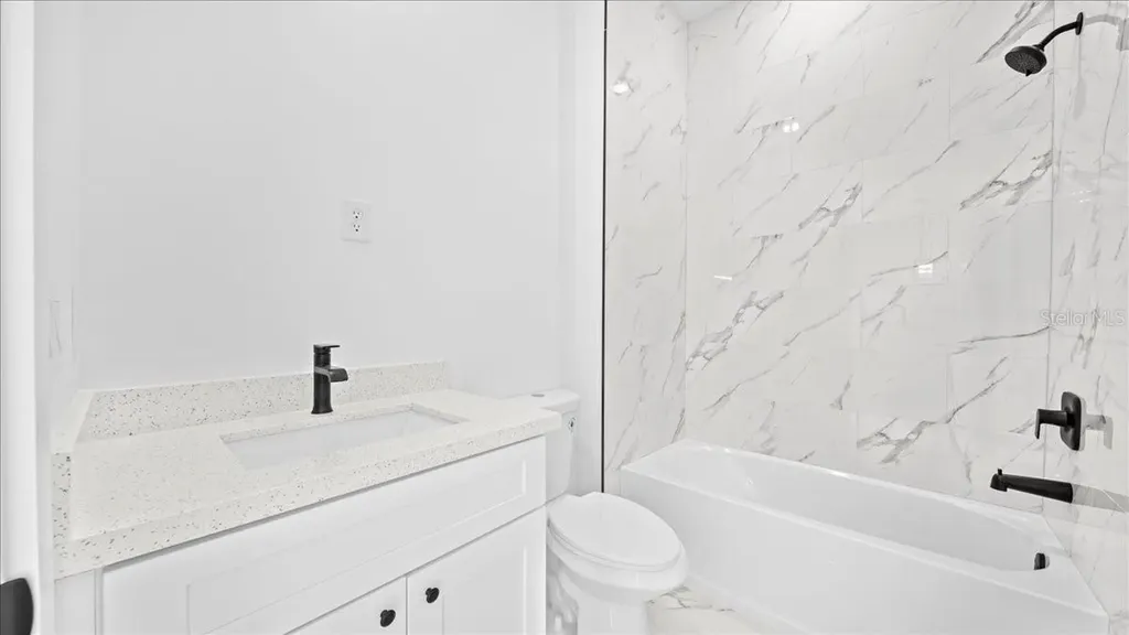 913/915 NE 15th Lane Cape Coral FL 33909