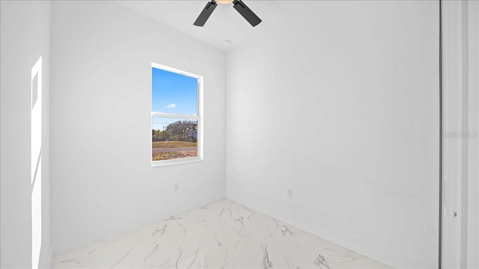 913/915 NE 15th Lane Cape Coral FL 33909