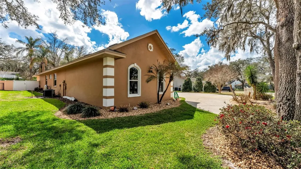1603 Sir Henrys Trail Lakeland FL 33809