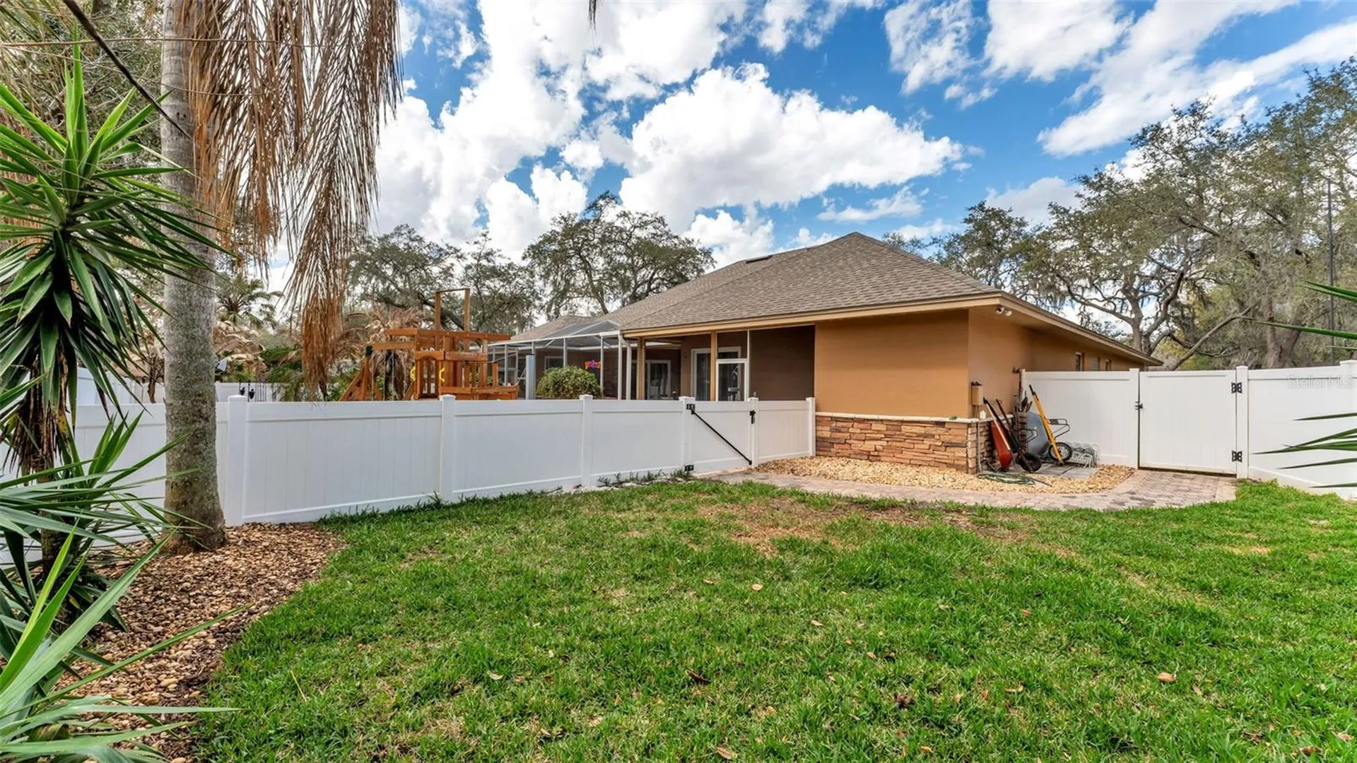 1603 Sir Henrys Trail Lakeland FL 33809