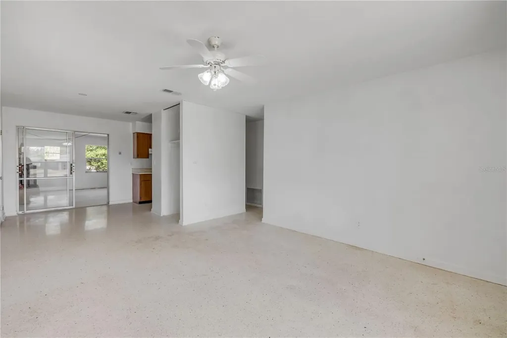 546 Cambridge Circle South Daytona FL 32119
