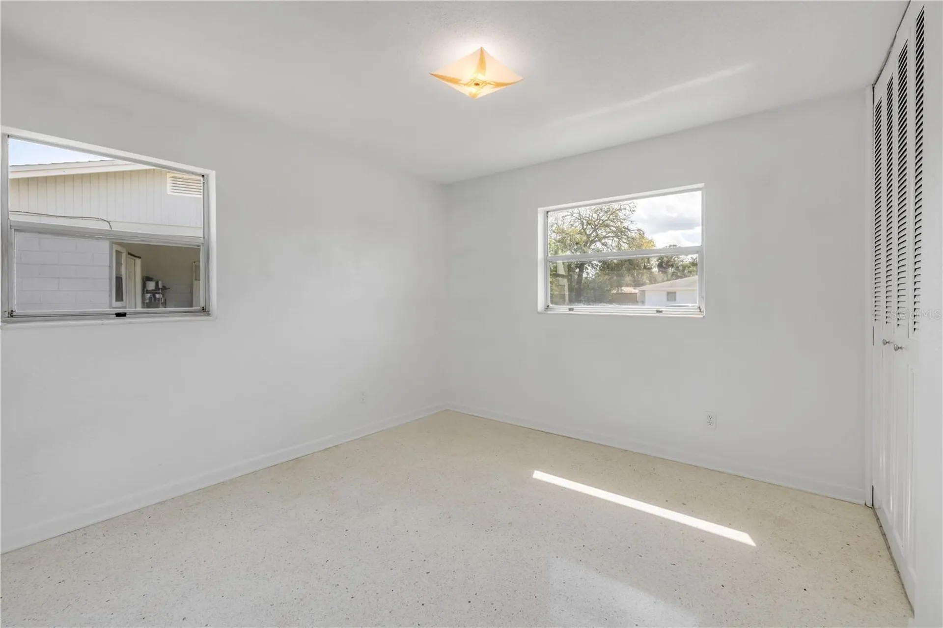 546 Cambridge Circle South Daytona FL 32119