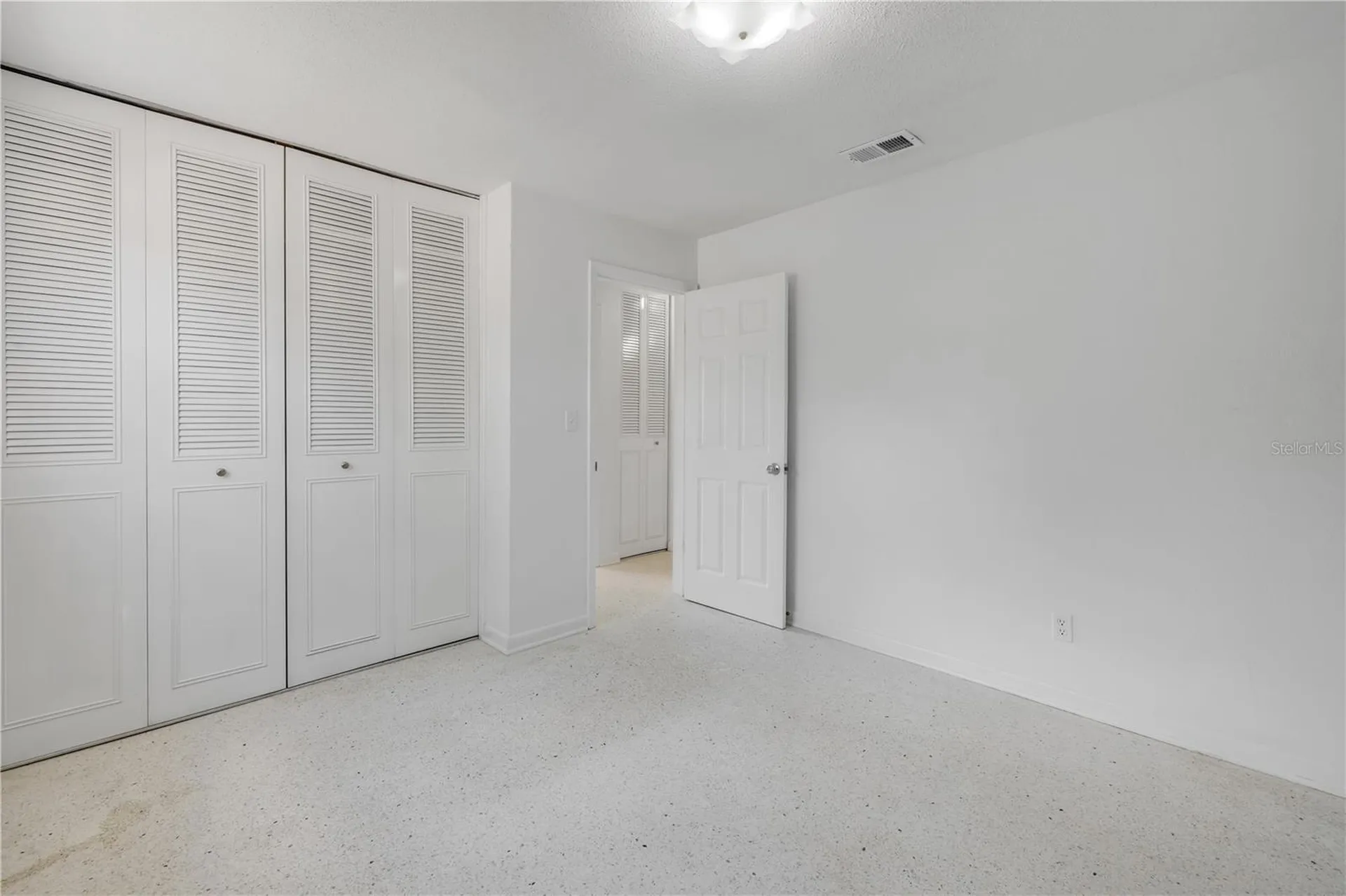 546 Cambridge Circle South Daytona FL 32119