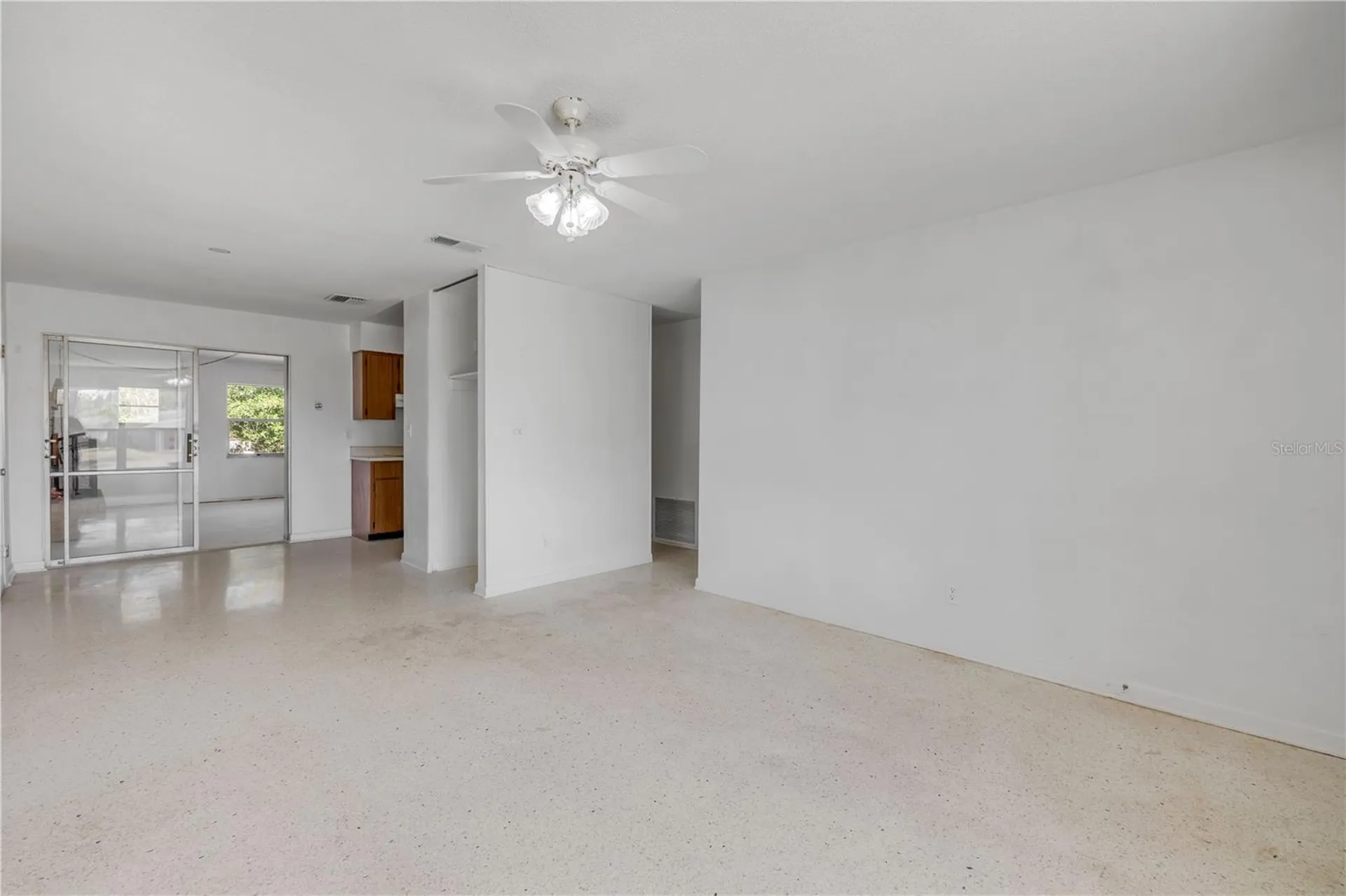 546 Cambridge Circle South Daytona FL 32119