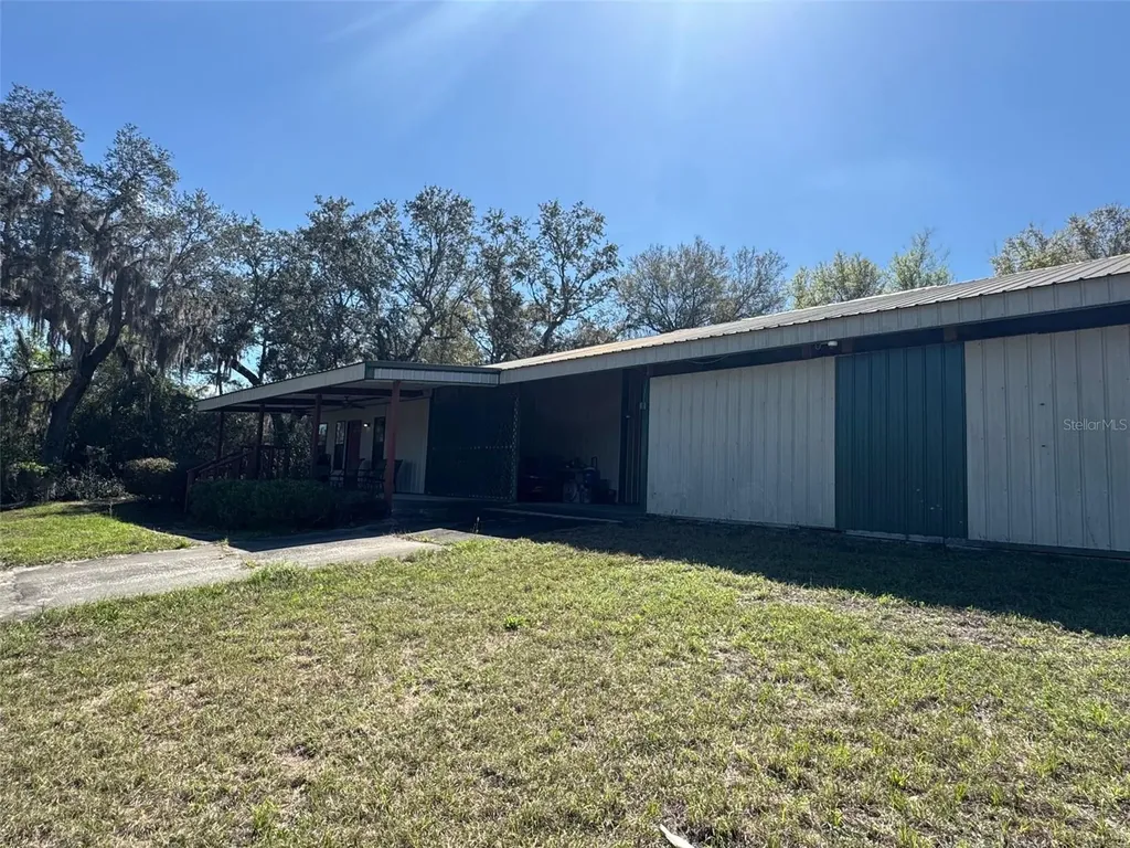 1065 S Massachusetts Avenue Deland FL 32724