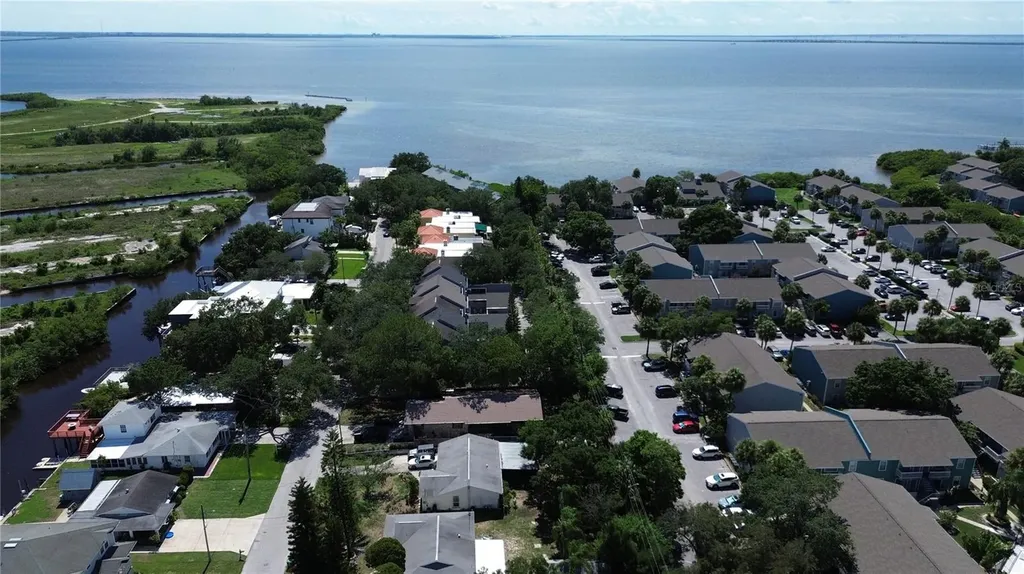 4813 W Flamingo Road Tampa FL 33611