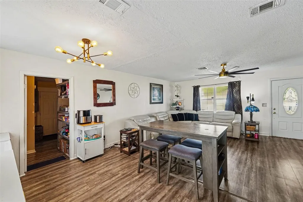 2426 17th Avenue N St Petersburg FL 33713