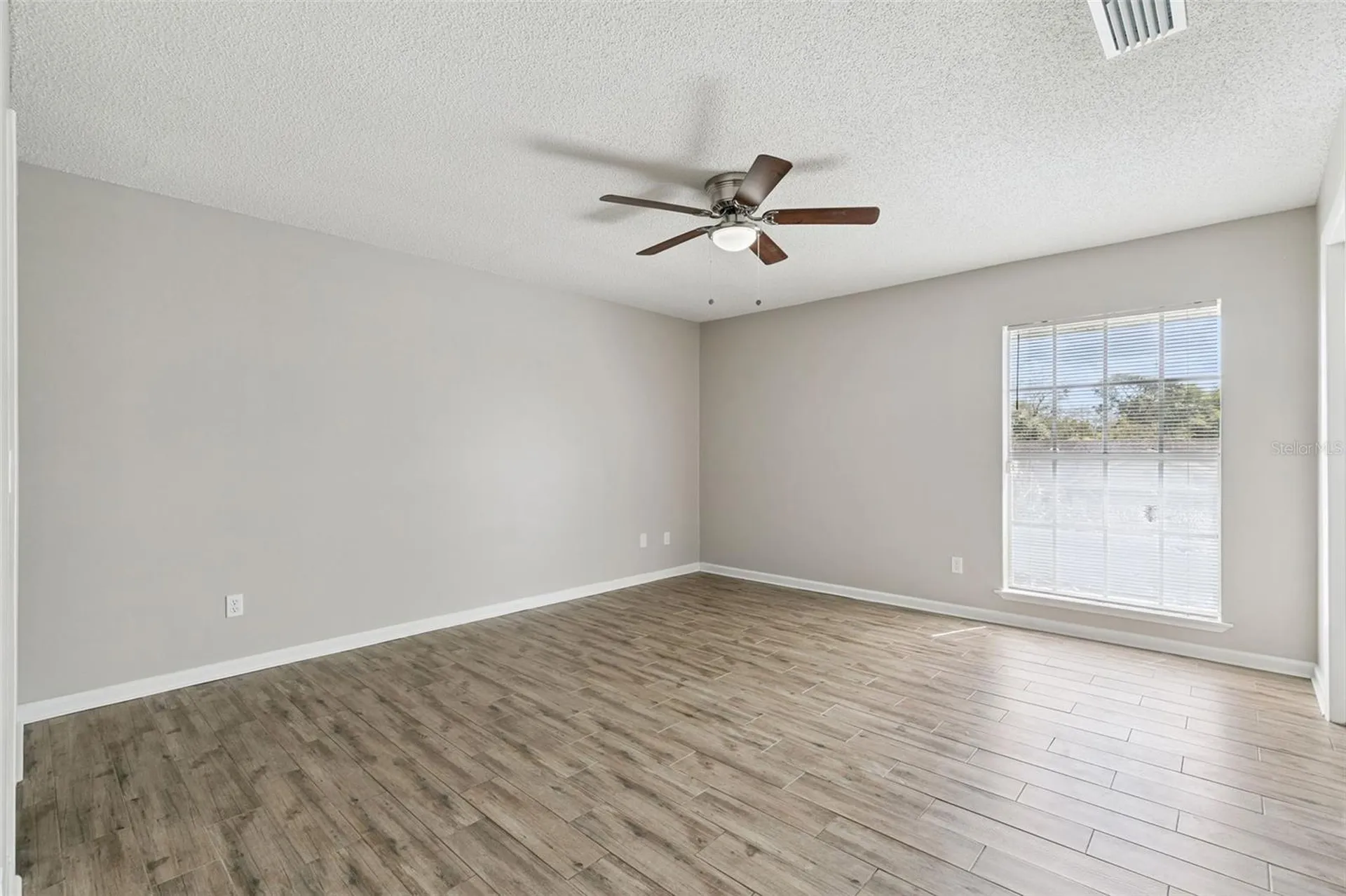 489 S Deerwood Avenue Orlando FL 32825