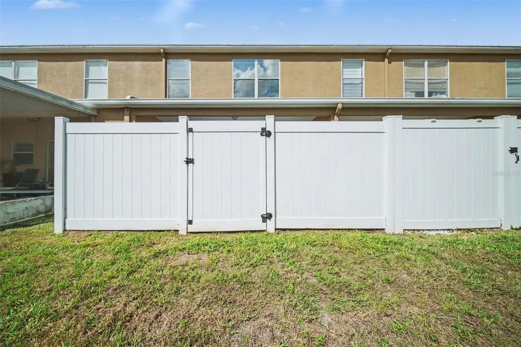 1246 Charlesworth Drive Wesley Chapel FL 33543