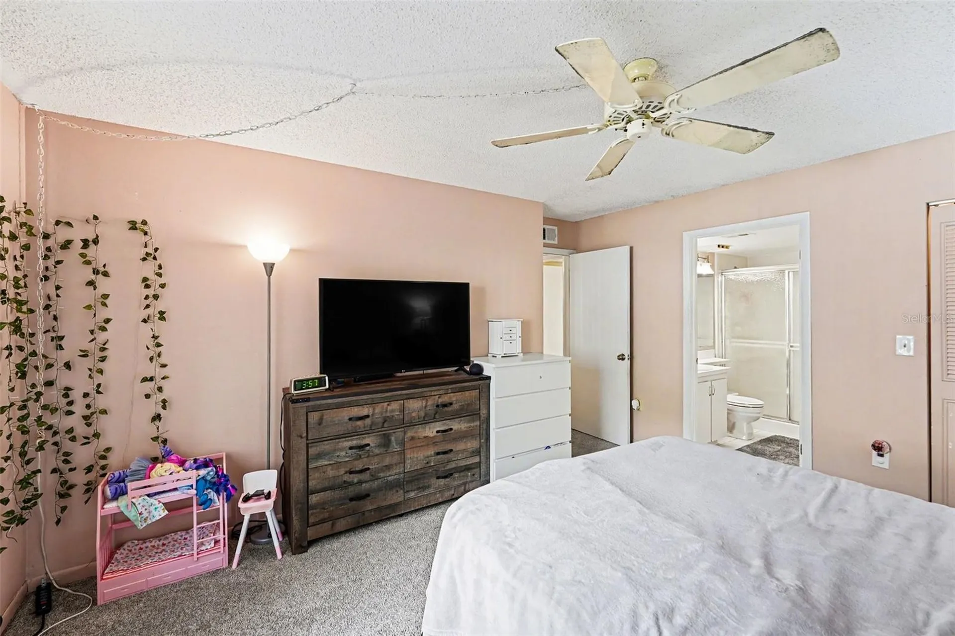 1261 Pine Ridge Circle W Tarpon Springs FL 34688