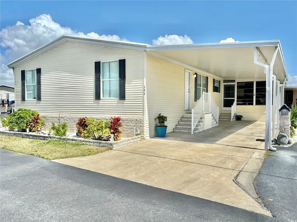 136 Americana Court NE St Petersburg FL 33702