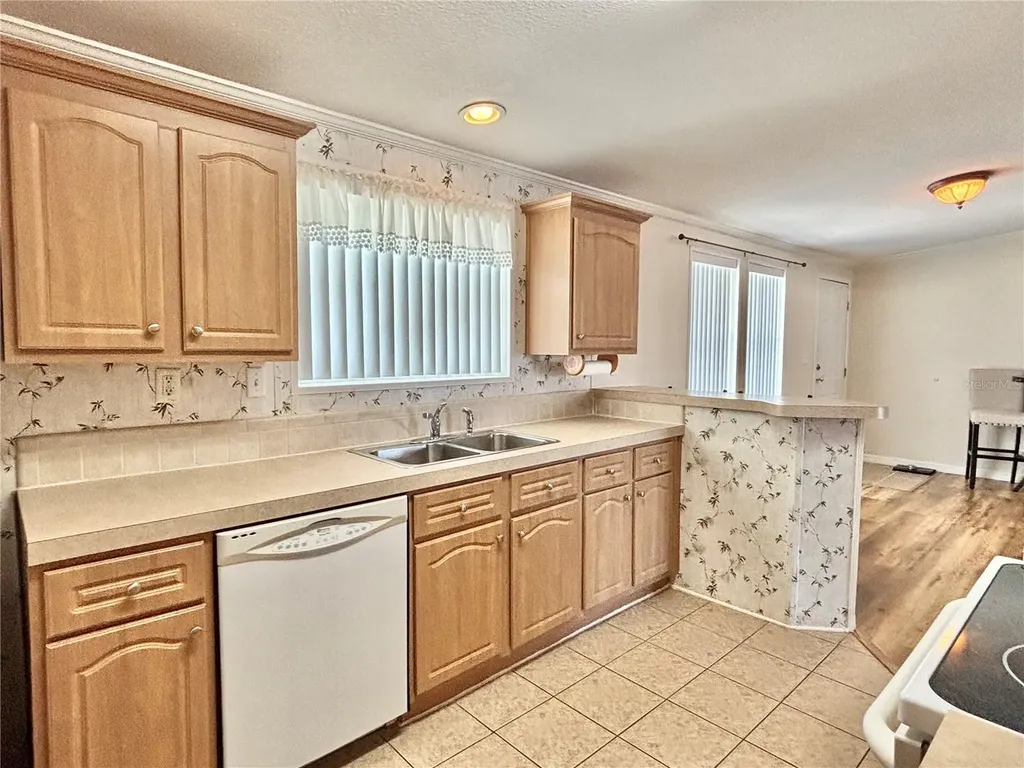 136 Americana Court NE St Petersburg FL 33702